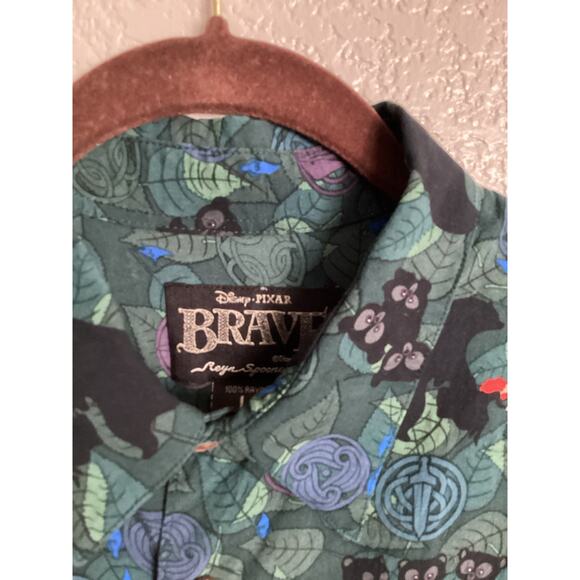 Reyn Spooner x Disney Parks Pixar Bears Merida Brave Aloha Hawaiian shirt L - Picture 2 of 4